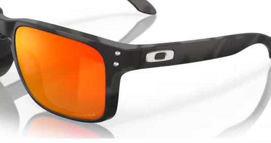 Occhiali da Sole Oakley Holbrook 9102 – Icona di Stile e Performance