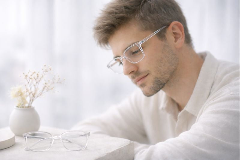 Il colore Pantone 2026 e l’eyewear: come Cloud Dancer ispira le tendenze dell’ottica