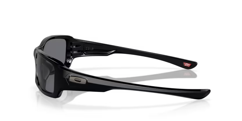 Occhiali da Sole Oakley Fives Squared 9238 – Stile Compatto e Carattere Urbano