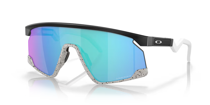 Occhiali da Sole Oakley BXTR 9280 – Design Monolente e Stile Street